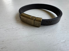 Cargar imagen en el visor de la galería, PULSERA CUERO HOMBRE
